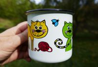 Smaltovaný hrneček plecháček KOČKY, 8cm Kočky plechový hrneček plecháček