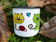 Smaltovaný hrneček plecháček KOČKY, 8cm Kočky plechový hrneček plecháček