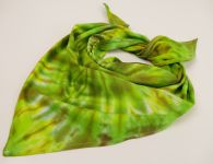 Zelený batikovaný šáteček 