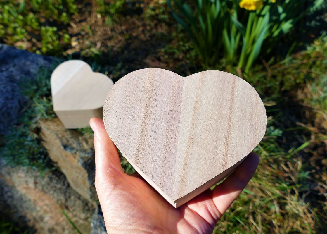 Dřevěná krabička šperkovnice srdce