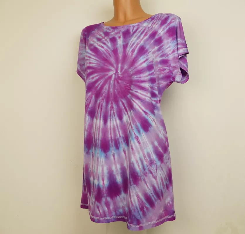 Fialové batikované šaty