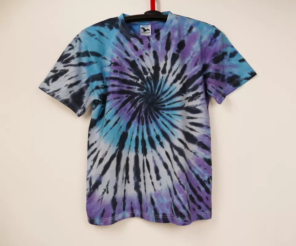 Batikované modré tričko