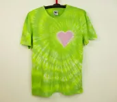 Zelené batikované tričko srdíčko