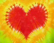 Batikované tričko se srdcem