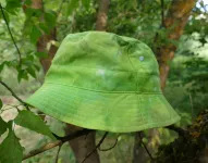 Zelený batikovaný klobouček
