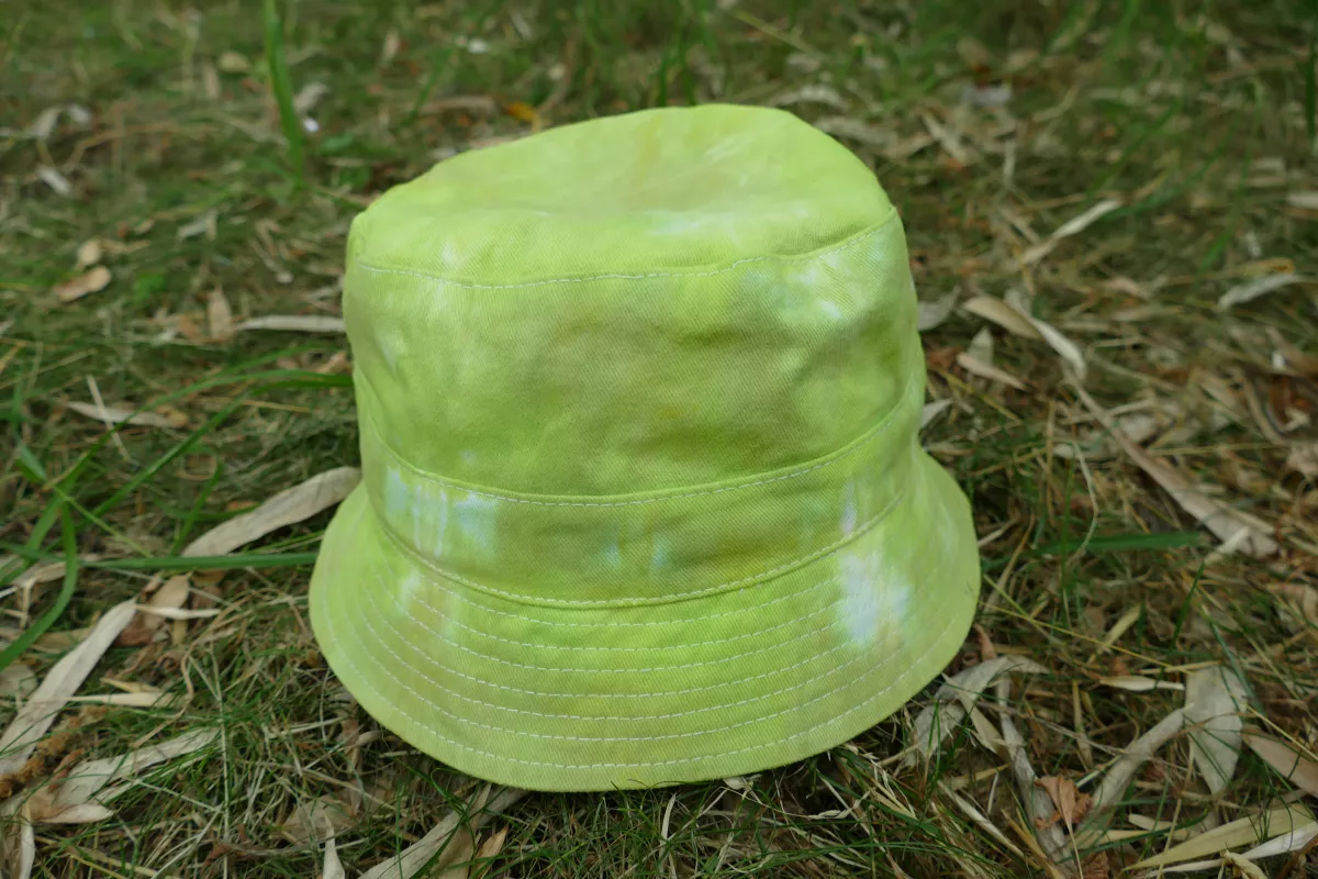 Zelený batikovaný klobouček