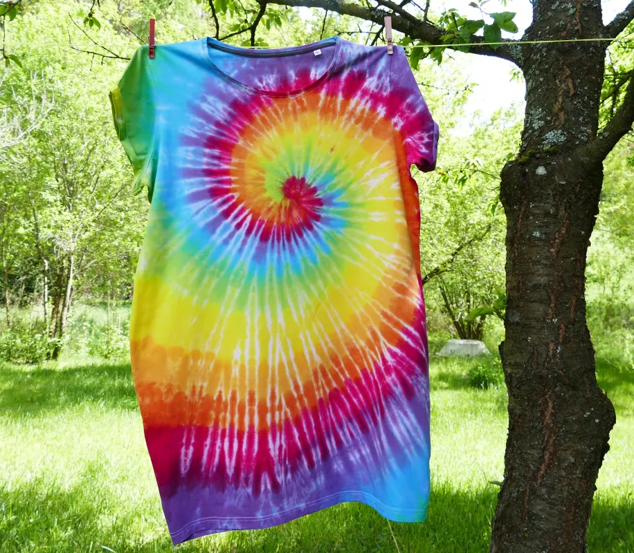 Duhové batikované šaty 