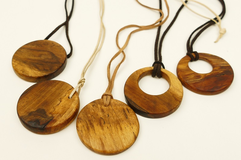 Dřevěné šperky